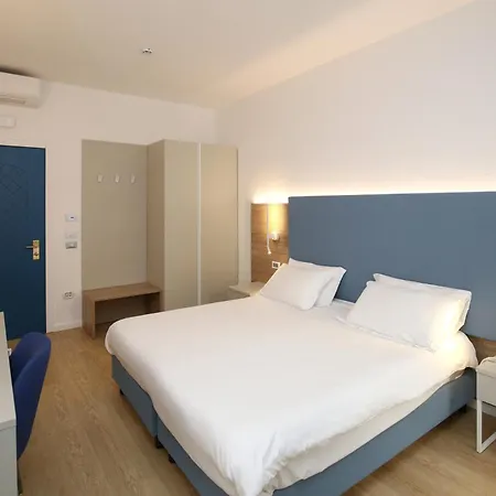 & Riviera 4*