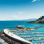 Ξενοδοχείο & Riviera 4*
