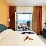 Ξενοδοχείο & Riviera 4*