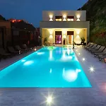 & Riviera Ξενοδοχείο Castelsardo