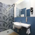 & Riviera Ξενοδοχείο 4*