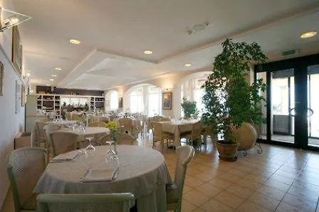 & Riviera 4*