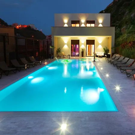 & Riviera فندق كاستيلساردو