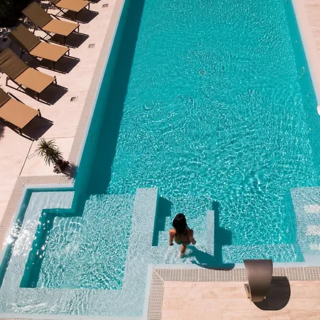 & Riviera فندق كاستيلساردو