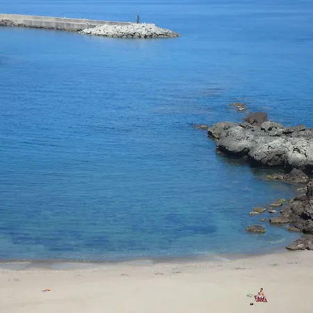 & Riviera فندق كاستيلساردو