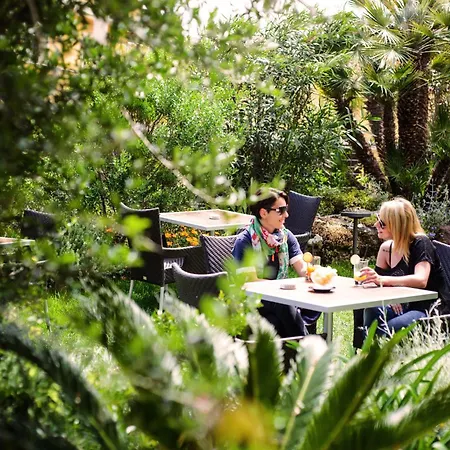 & Riviera كاستيلساردو