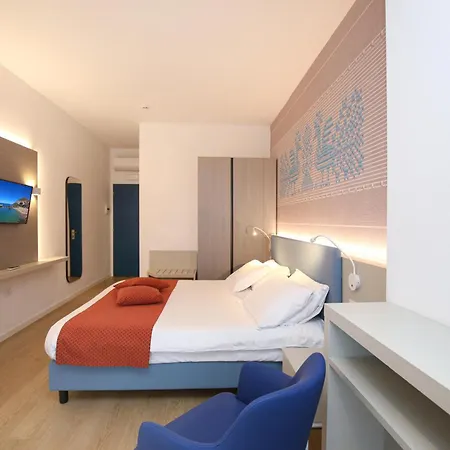 Hotel & Riviera 4*