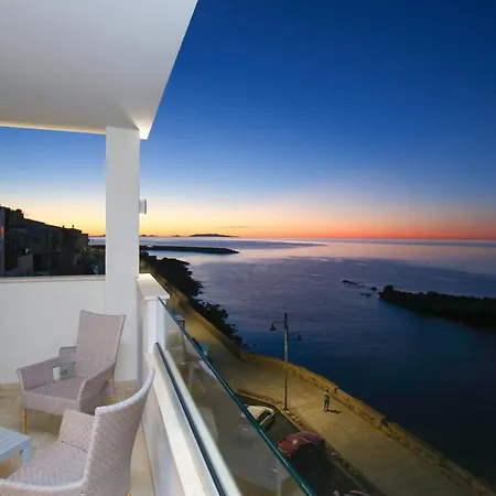 Hotel & Riviera