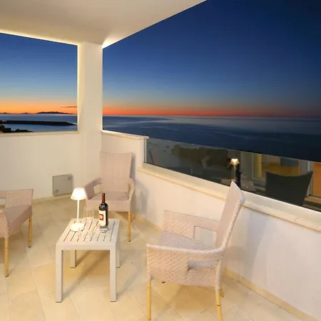 & Riviera 4*