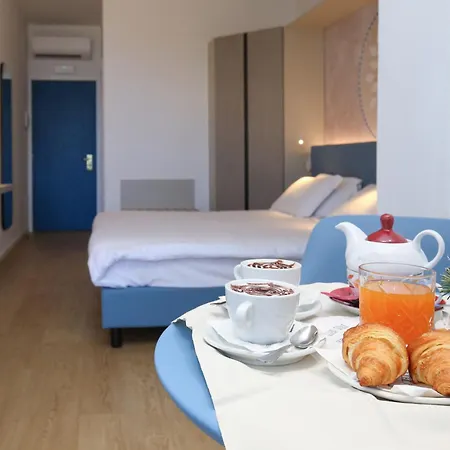 Hotel & Riviera