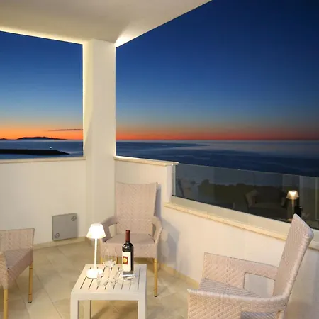 & Riviera 4*